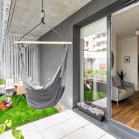Apartment Mieszkanie Z Mini Ogrodkiem Hamak Brazylijski Warsaw