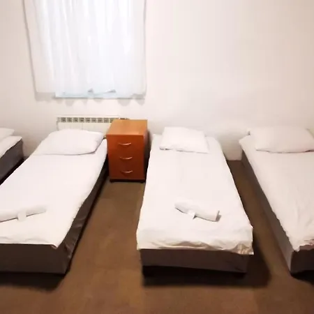 Warszawa-ursus 4* Varsó