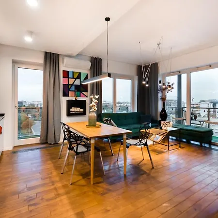 Qbik Artistic Cityscape Apartament