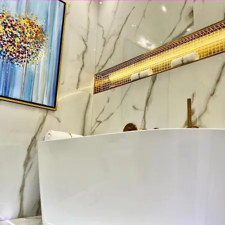 Luxury Mondrian Market Square Iii *