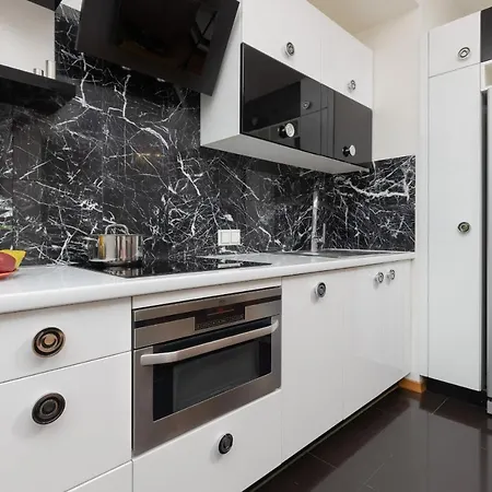 Apartment Srodmiescie With Balcony By Renters