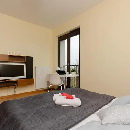 Srodmiescie With Balcony By Renters Apartment