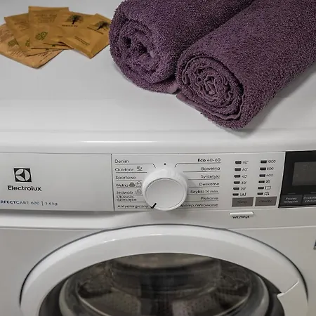 Apartament Batorego 16 Red Prywatne Mieszkanie 300m Od Metro Pole Mokotowskie I Sgh Samodzielne Zameldowanie! Self Check-in System! Warszawa