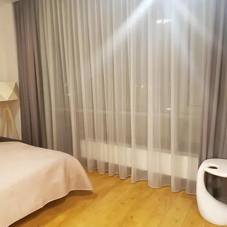 Aleje Jerozolimskie Apartment