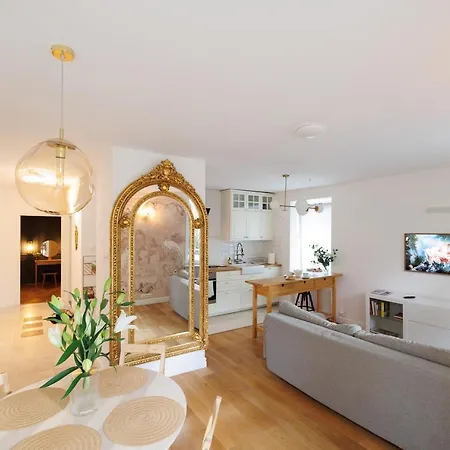 Apartment Maison Bruehl - Przy Ogrodzie Saskim Warsaw