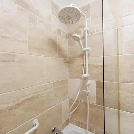 Maison Bruehl - Przy Ogrodzie Saskim Apartment Warsaw