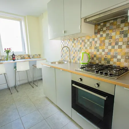Large Flat. Great View. Center. *