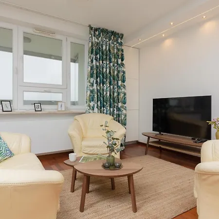 Slominskiego By Renters Apartment *