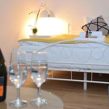 Be My Guest - Marszalkowska - Center Of Subway Wi-fi Breakfast Apartment Warsaw