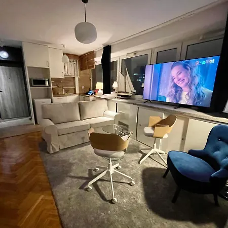 Super Grey 2 Metro Fast Wifi 65'tv Netflix Hbo Appletv+ Apartment Warsaw