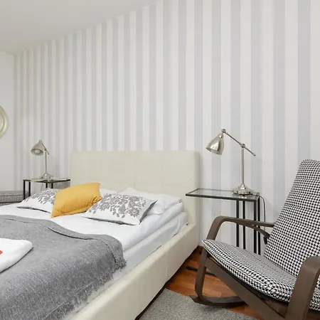 Slominskiego By Renters Apartment *