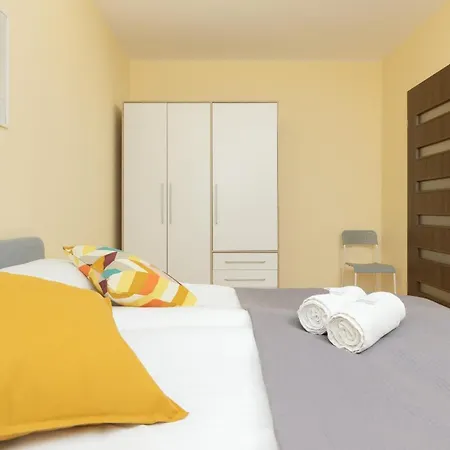 Praga Family With Parking By Renters 아파트