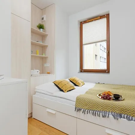 Modern With Balcony Near Hilton Apartament