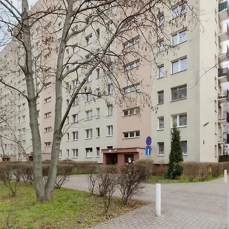 Wlochy Family By The Airport By Renters *