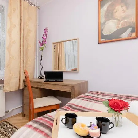 Wlochy Family By The Airport By Renters Apartment