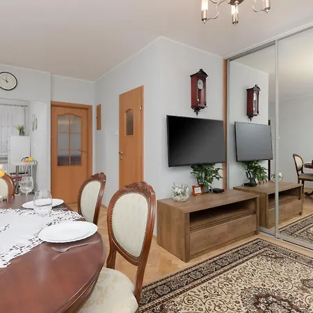 Apartment Wlochy Family By The Airport By Renters
