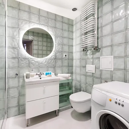 Solec Mystical Riverside Apartment