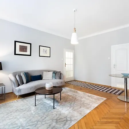 Solec Mystical Riverside Apartment *