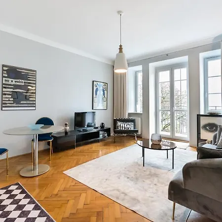 Solec Mystical Riverside Apartment *