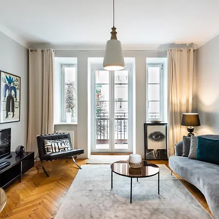 Solec Mystical Riverside Apartment