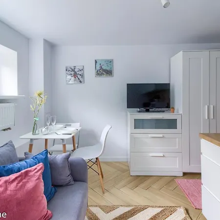 M&r Apartament Smart&bright Batorego 16, Netflix, Free Wifi, Metro I Park Pole Mokotowskie, Stodola, Self Check-in, 5 Minut Od Centrum Apartament *