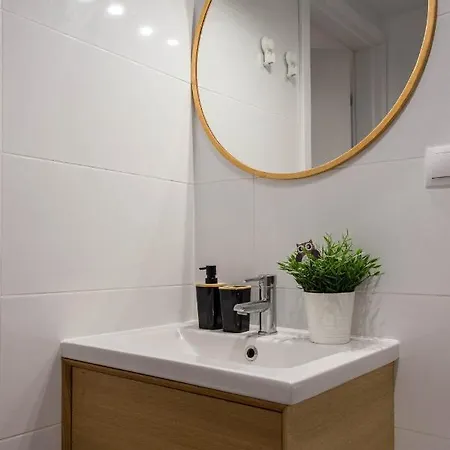M&r Apartament Smart&bright Batorego 16, Netflix, Free Wifi, Metro I Park Pole Mokotowskie, Stodola, Self Check-in, 5 Minut Od Centrum Apartament *