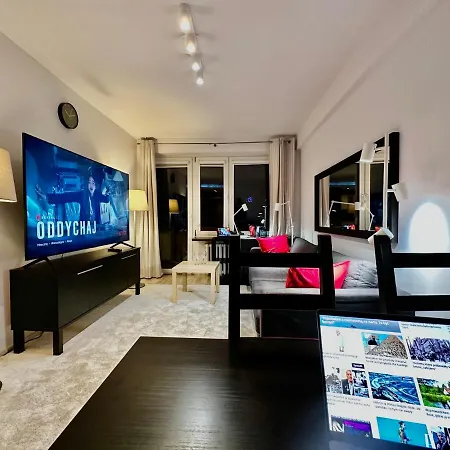 Decor 3 Metro Fast Wifi 1gbs 80'tv Hbo Appletv Apartment Warsaw