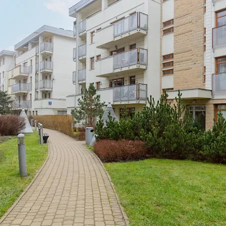 Blonia Wilanowskie By Renters Apartment