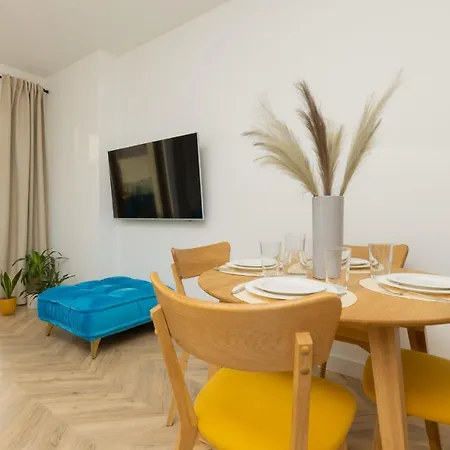 Zdziechowskiego Spacious With Parking By Renters Apartment
