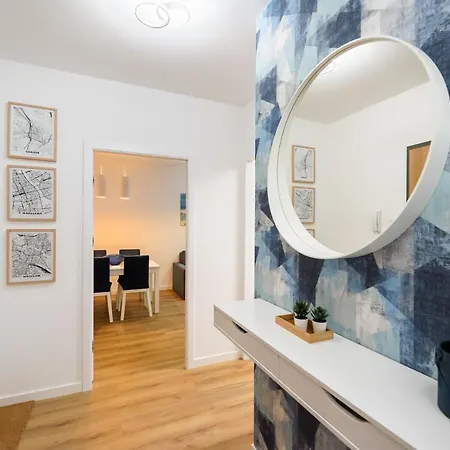 Bliska Wola Navy Blue Business Apartment *