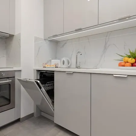Elegant With Balcony & Bathtub Wola By Renters * Warschau