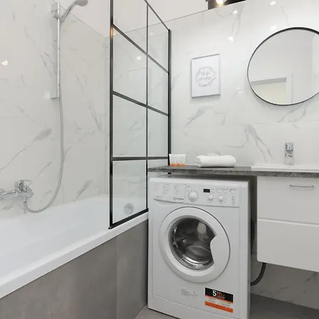 Apartment Elegant With Balcony & Bathtub Wola By Renters Warschau