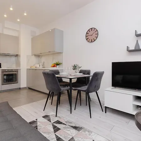 Elegant With Balcony & Bathtub Wola By Renters Apartment Warschau