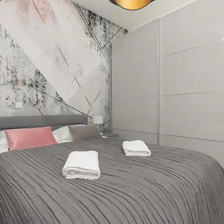 Apartment Elegant With Balcony & Bathtub Wola By Renters *