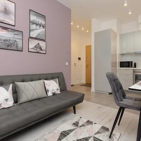 Elegant With Balcony & Bathtub Wola By Renters *