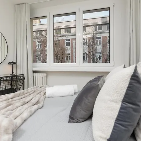 Stylish Close To Zlote Tarasy Apartment Warsaw