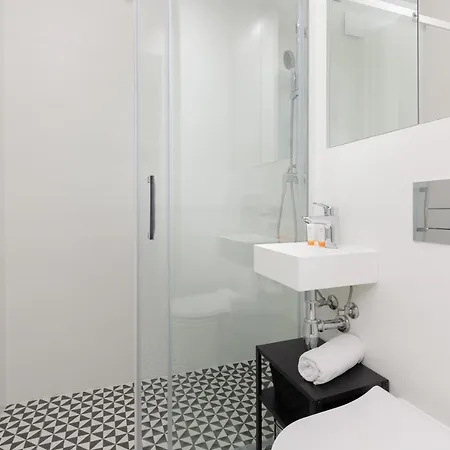 Stylish Close To Zlote Tarasy Apartment