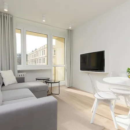 Stylish Close To Zlote Tarasy Warsaw