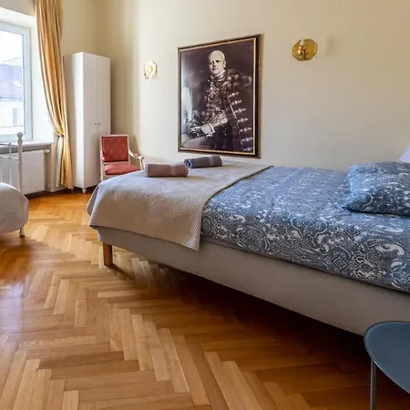 Apartment Luster I Obrazow