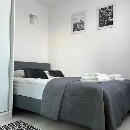 Inside Solec With Private Parking Apartment Warsaw