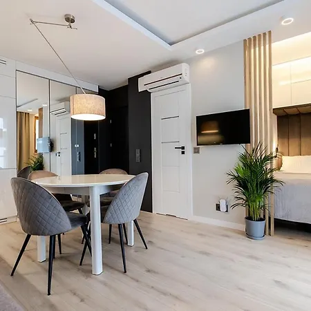 Apartment Wola, Wi-fi, Smart Lock, Air Condition Warsaw