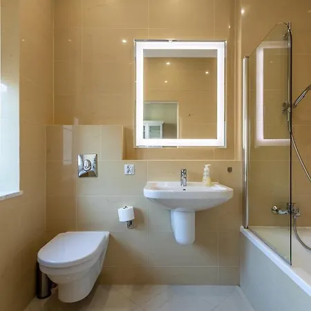 Luster I Obrazow Apartment Warsaw