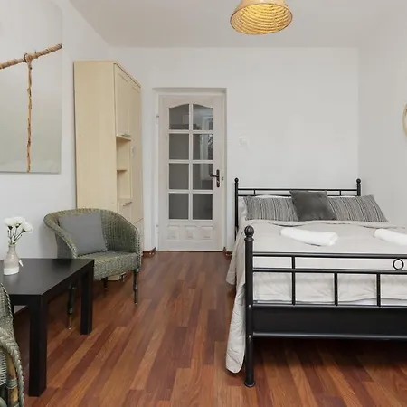 Apartment Spacious Astronaut's Wlochy By Renters