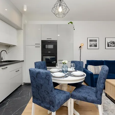 Arkadia Wola With Parking By Renters Apartament *