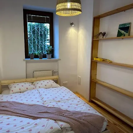 Stary Mokotow, Z Ogrodkiem Apartament
