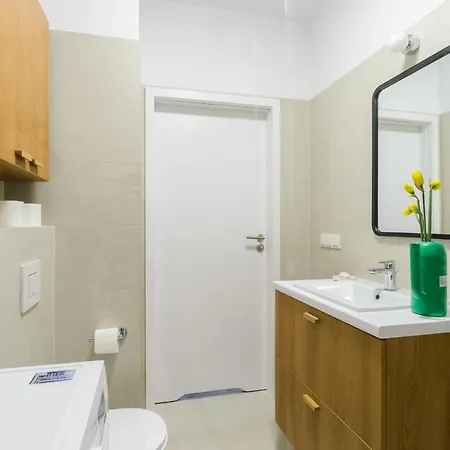 Stylish Flat Near The Chopin Airport *