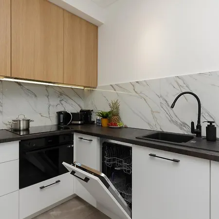 Apartment Luxury With Air-conditioning Guminska By Renters Prestige