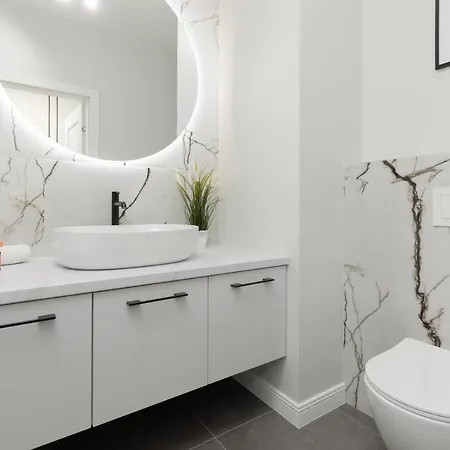 Luxury With Air-conditioning Guminska By Renters Prestige Apartment