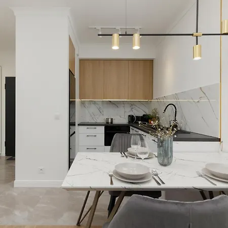 Апартаменты Luxury With Air-conditioning Guminska By Renters Prestige