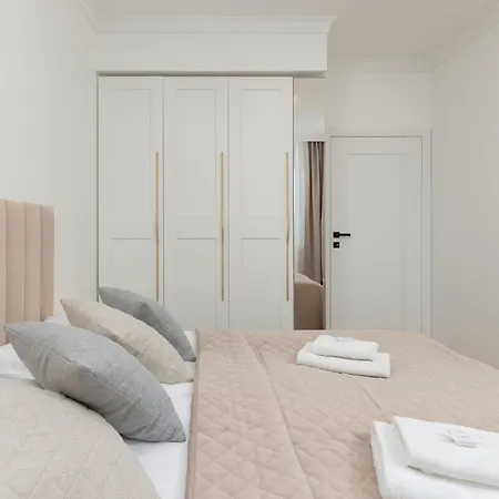 Luxury With Air-conditioning Guminska By Renters Prestige *
